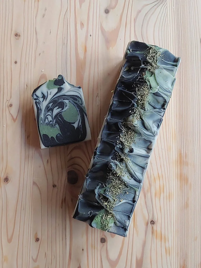 Charcoal & Tea Tree