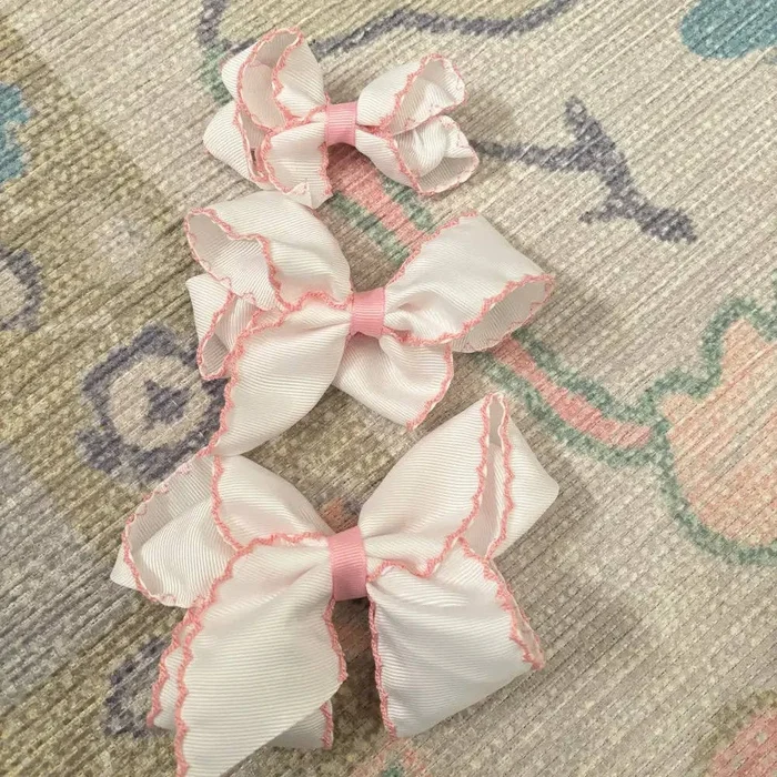 Classic Grosgrain Moonstitch Hair Bow – Medium: White w/ Pink