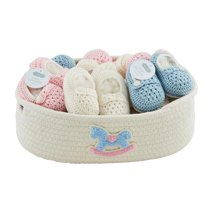CROCHET BABY BOOTIES