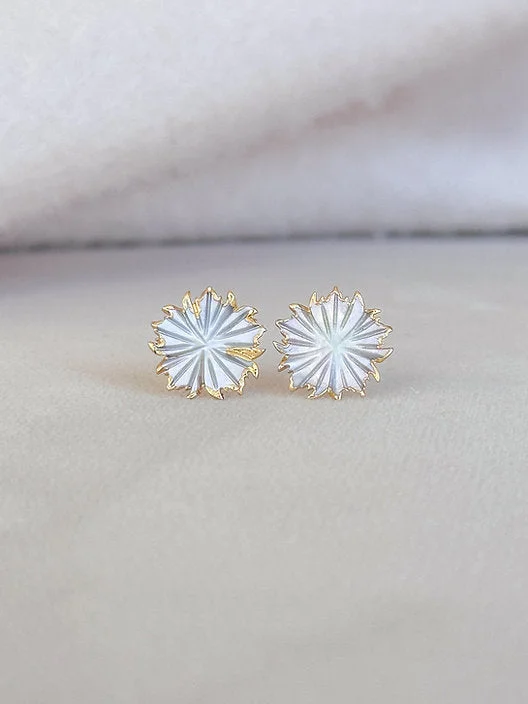 Easton Elle – Mother of Pearl White Flower Studs